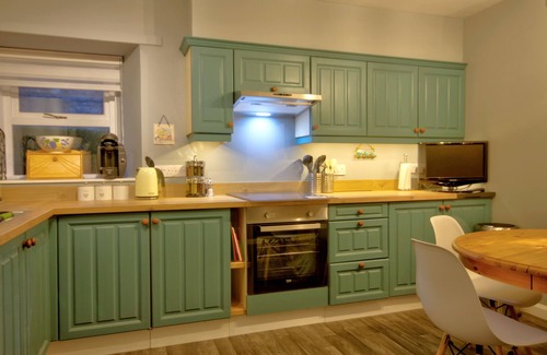 Brora Cottage | A 2-bedroom cosy cottage based at the heart of the rural village of Brora.