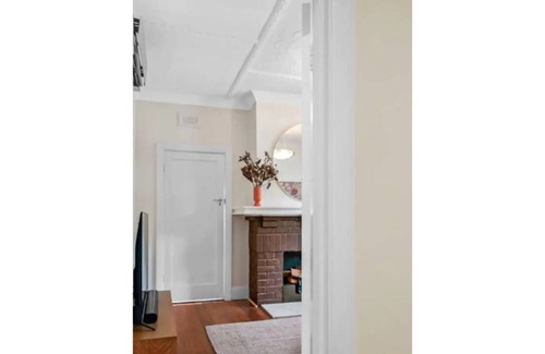 South Melbourne Apartment | A+ Albert Park Art Deco Gem. Sleeps 5. Avalon4.