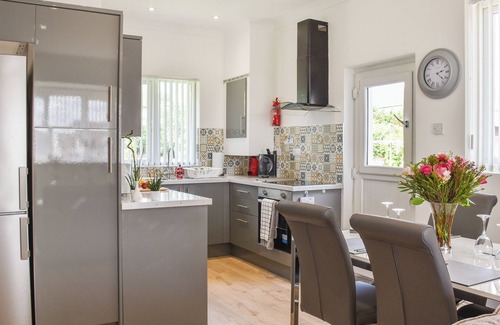 Llanelli Cottage | A beautiful bungalow overlooking the coastal town of Llanelli.