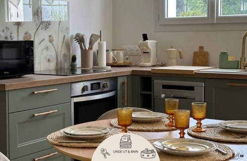 Pierrefonds House | A break between forest and castle