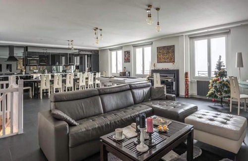 Quartier de la Monnaie Apartment | A CLASSIC PARISIAN CHARM, OFFERS BREATHTAKING VIEWS OF THE ICONIC ÎLE DE LA CITÉ