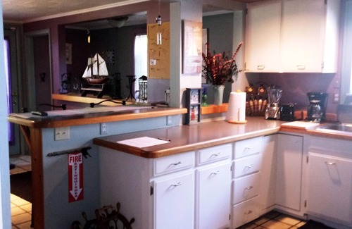 South Haven Cottage | A Cottage for Couples: Quaint, Comfortable and Convenient.