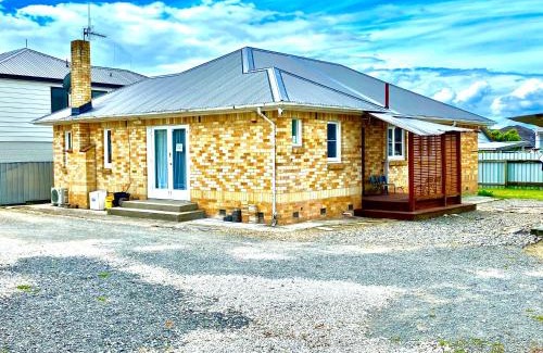 Hamilton East House | A Cozy Cabin for two in Hamilton East near to CBD and Waikato Hospital