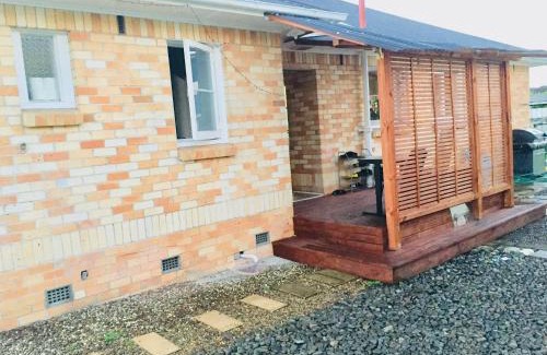 Hamilton East House | A Cozy Cabin for two in Hamilton East near to CBD and Waikato Hospital