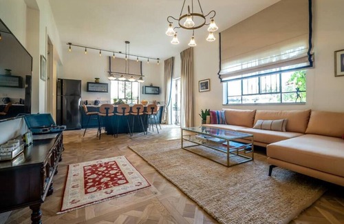 Tel Aviv Apartment | A Dreamly Chalet Apt Across Rothschild Boulevard