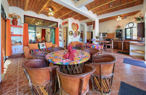 North End Villa | A Family-Event- Reunion-Retreat, w/Pool, beach 100 steps, 4 or 8 bedroom Villa