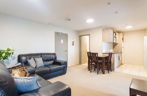 Newton Apartment | A four bedroom apartment in Auckland CBD w Carpark