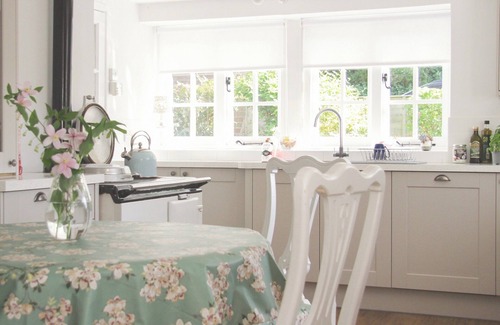 Coombe Keynes Cottage | A gorgeous thatched cottage near the stunning Jurassic Coast.