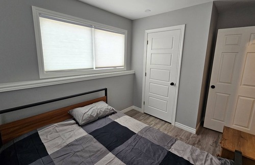 Scotsville House | A great hilltop getaway with unbelievable sunsets and privacy.