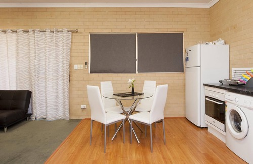 Innaloo Cabin | A Hidden Gem short stay as it is so well priced set in a well kept garden