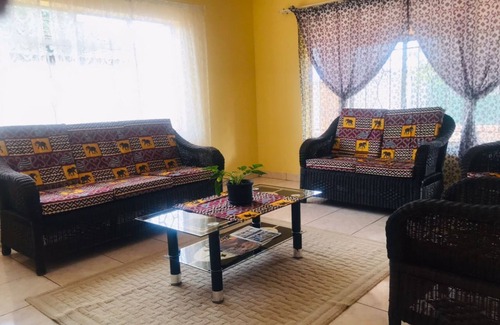 Livingstone House | A home away from home, cozy, quiet, close to T1, most amenities.