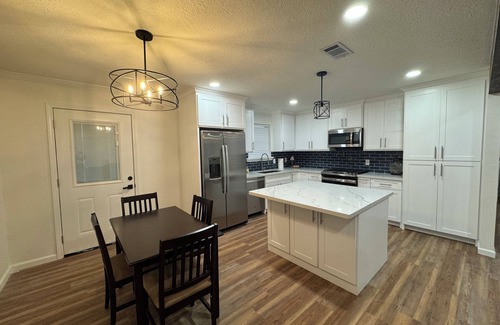 Alexandria House | A Home Away From Home - Rest, Relax, & Enjoy