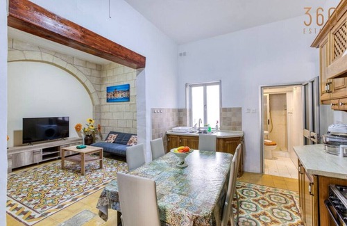 Senglea Apartment | A lovely, 1BR home with lovely views in Isla