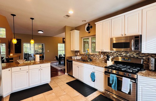 Pocono Pines House | A Luxury 4-bedroom house in brilliant Pocono Pines with AC, WiFi, and MORE