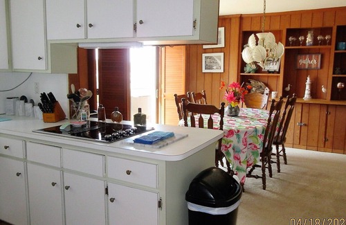 Buckroe Beach House | A MINI PARADISE-"THE FRISKY DOLPHIN"PRIVATE BEACH- 3BED, 2BATH!
