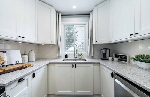 Durham Region House | A minute away from Trent University!