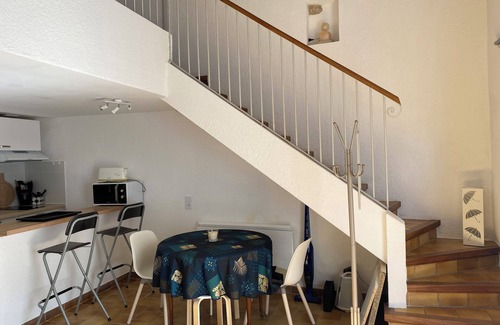 Entrechaux House | A pavilion in Provence