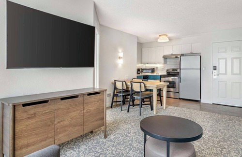 Downtown San Antonio Hotel | A Perfect Home Base for Exploring Alamo City Attractions! Free Buffet Breakfast