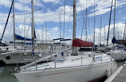 Hamble-le-Rice Boat Rental | A Private Yacht in Port Hamble Marina with beautiful waterside surroundings