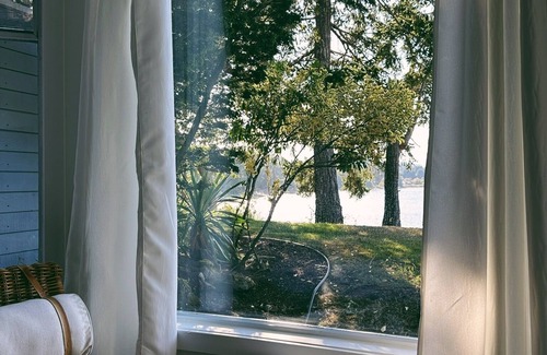 Regional District of Nanaimo Condo | A quiet oceanfront hideaway on the shoreline of Nanoose Bay. n