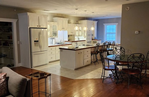 Midway House | A retro rejuvenation