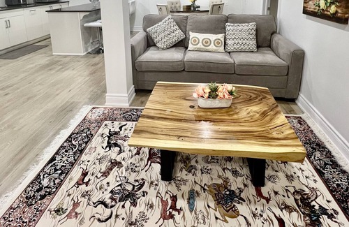 Richmond Hill Apartment | A spacious cheerful and bright basement apartment with a private entrance.