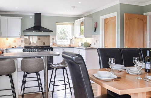 Cardigan Cottage | A spacious holiday home with a heavenly hot tub close to stunning beaches.