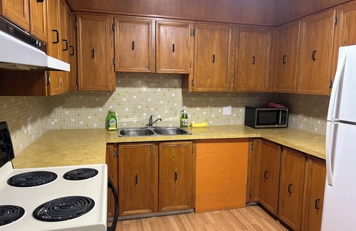 Saskatoon House | A spacious mainfloor suite in a great location