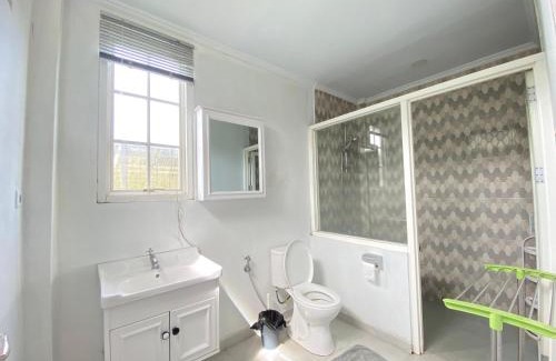 Tomohon Villa | A Spacious Tropical 4 Bedrooms with Bathrooms Villa Marion Tomohon with the view of Gunung Lokon