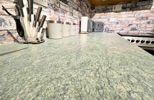 Llantarnam Cottage | A Superb Size Cottage By The Canal