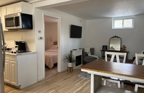 Delmar Apartment | A unique and tranquil getaway at a cozy garden level apartment