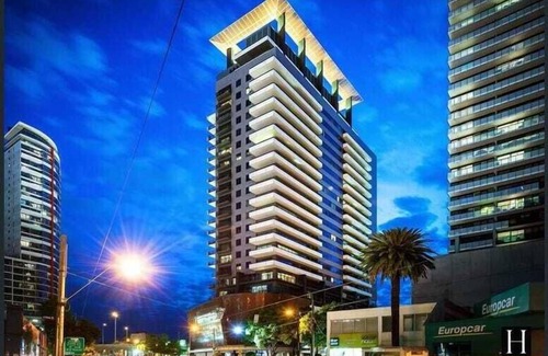 Southbank Apartment | A wonderful 3 bedroom apartment in Southbank, just a hop, skip & jump from Crown