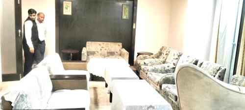 Kailash Colony Hotel | Aaron Harikanta Stayz