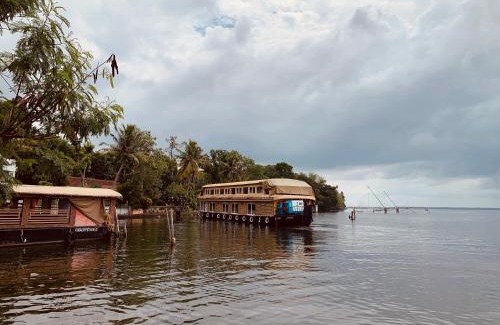 Muhamma Boat Rental | Aarush road lines and holidays