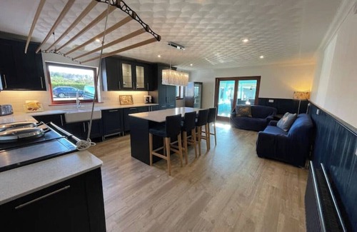 Dingwall House | Abalone Accommodation -Large home for group/family holidays