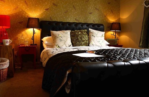 Bromlow House | Abel's Harp