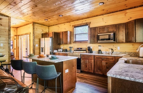 Wears Valley Cabin | Absolute Privacy Awaits!