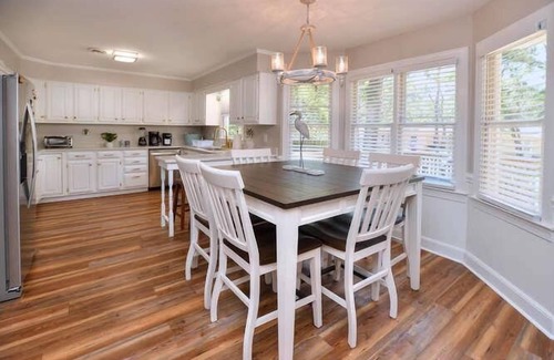 Yaupon Beach House | Absolutely Beautiful 3 BR/2.5 BA Beach Cottage-1 Minute to BEACH-PETS-Sleeps 8