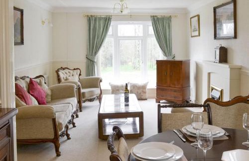 Holsworthy House | Acacia