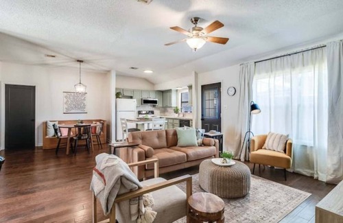Milton House | Acadiana Stay Near Sports, Dining, Entertainment