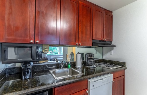 Ruskin Hotel | Accessible Ground Floor Little Harbor Room | 2 Queen Beds | Kitchenette | Resort Access | Sleeps 4