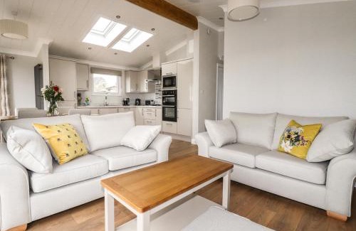 Redruth House | Acorn Lodge