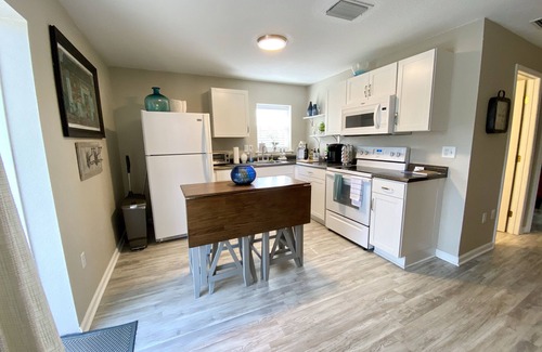 Safety Harbor Apartment | Acorn Terrace at the Harbor Inn on Main, Safety Harbor, FL