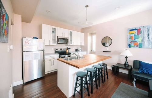 Manchester Apartment | Acrisure Field - Off Street Parking - GroupStay