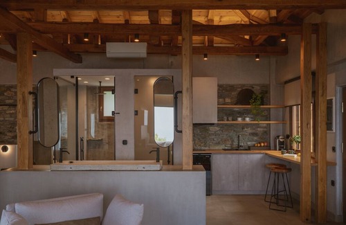 Mouresi House | Adama Guesthouse