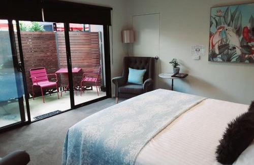 Echuca Apartment | Adelphi Apartment 2- Poolside or Apartment 2A- King Studio