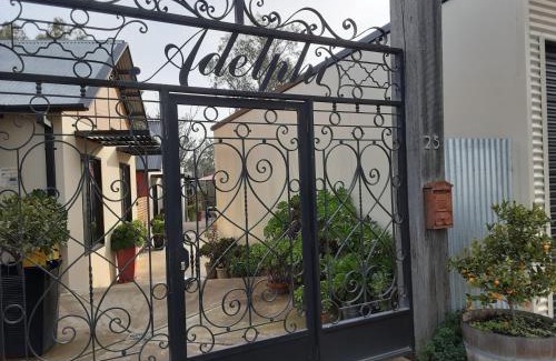 Echuca Apartment | Adelphi Apartment 2- Poolside or Apartment 2A- King Studio