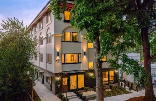Kerns Apartment | Adelynn Studio Walkable Kerns Spanish Charm