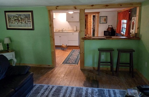 Cherokee County House | Adorable 1 bedroom Honey House