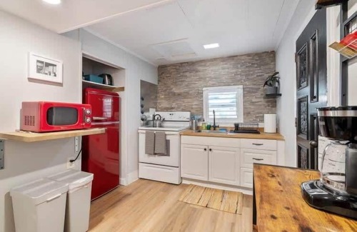 San Marco Apartment | Adorable 2 BR Tiny Home in Historic San Marco!